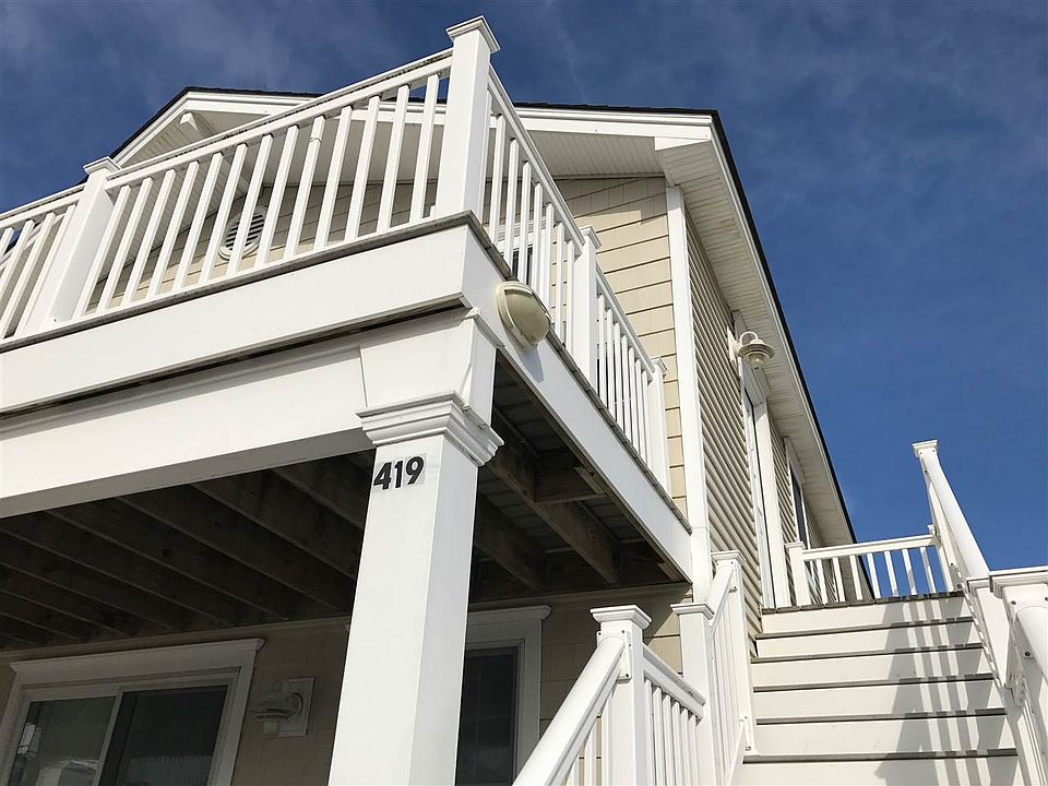 2nd image of 419 22nd St #419