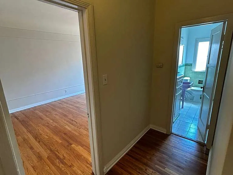 636 S Dunsmuir Ave #201 — Photo 8
