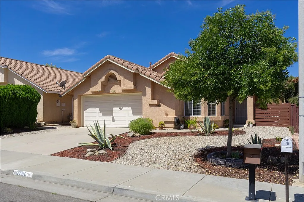 3 bed, 1318 sqft, $2,395 — Photo 2