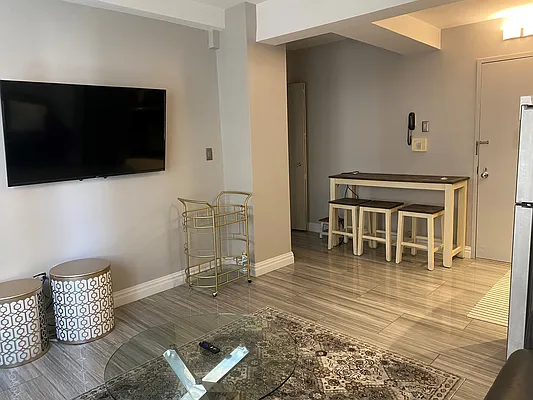 Sold by Manhattan Management Group | media 7