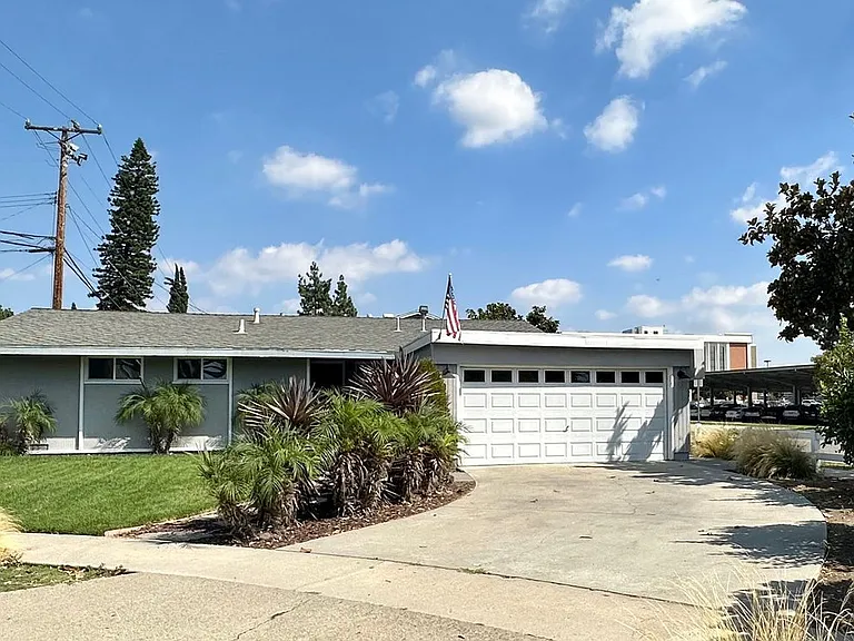 1200 Wilson Ave — Photo 1