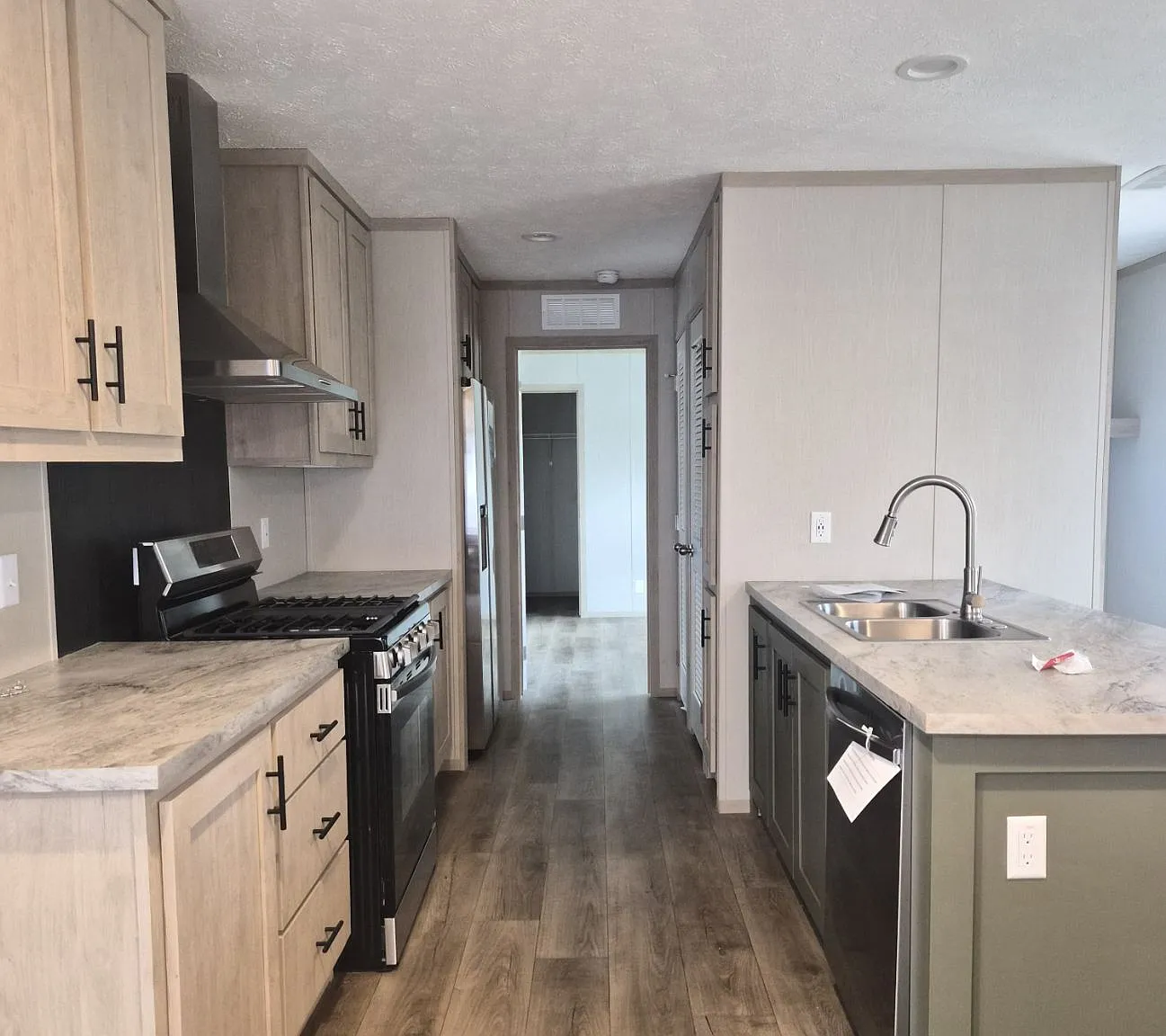 2 bed, $859 — Photo 1