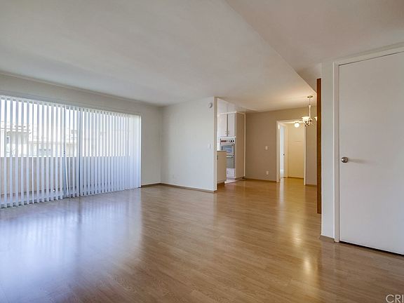 4th image of 5429 Newcastle Ave APT 220