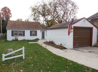 1642 S Triangle Ave, New Berlin, WI 53151