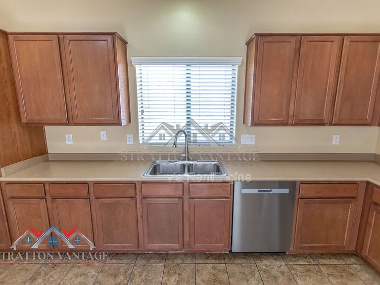 4685 E Laurel Ave — Photo 12