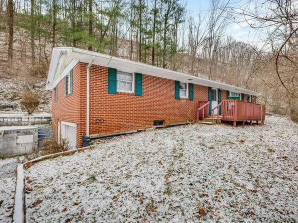 300 Ridge Rd, Richlands, VA 24641