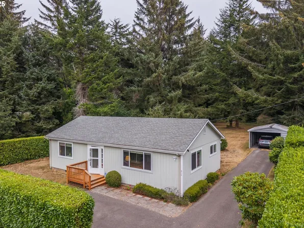 454 Michigan Ave NE, Bandon, OR 97411