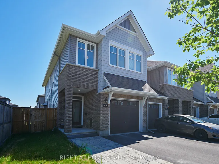 45 Mandevilla Cres — Photo 2