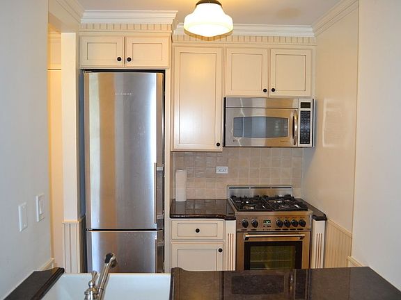 3rd image of 295 Greenwich St #7NN