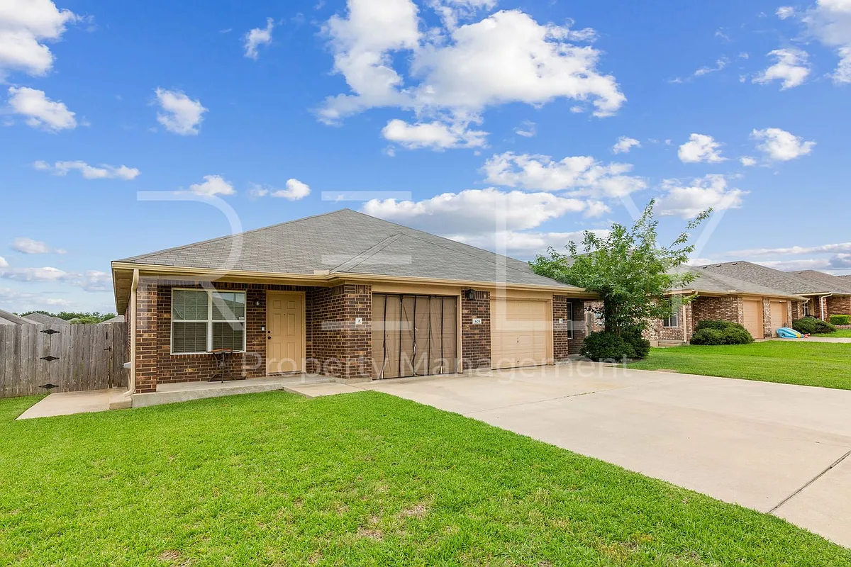 Building Photo - 603 W Karey Dr
