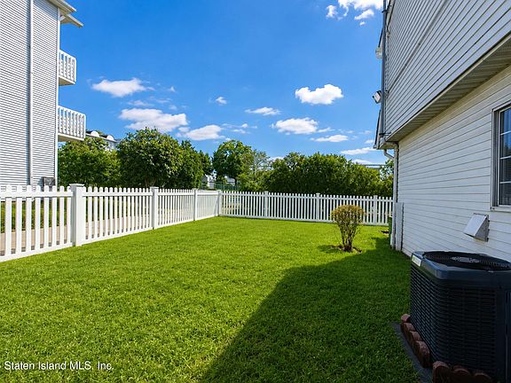 5th image of 56A Country Dr N