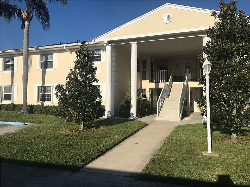 1st image of 155 Grove Isle Cir #155