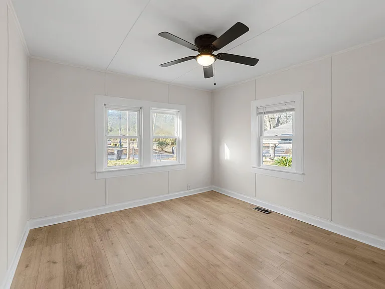 2833 Hazel St — Photo 8