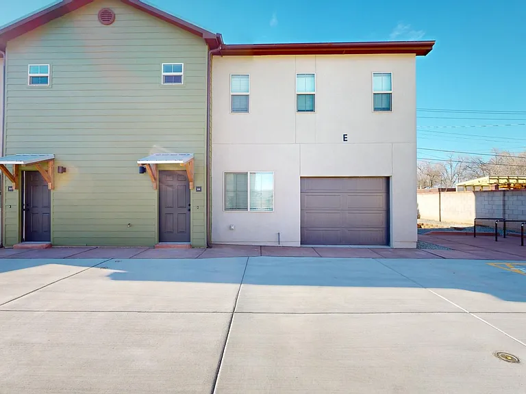 2 Bed Contemporary Town Homes in Fantastic North Valley Community — Photo 20