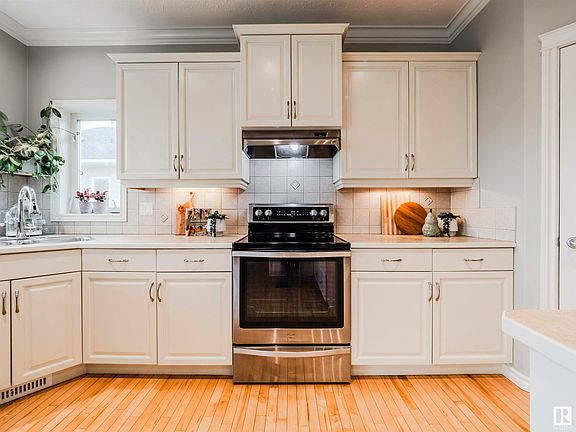 5th image of 105 Lakeview Cres