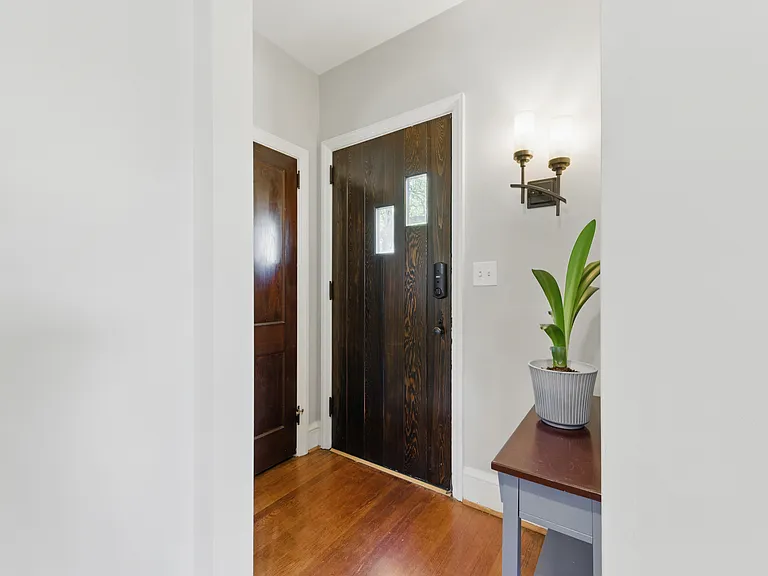 5010 Gosnold Ave — Photo 13