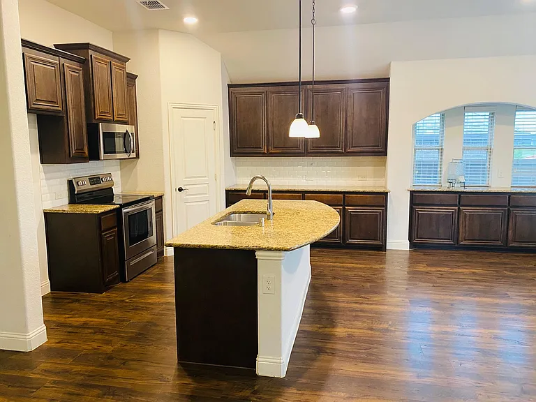 3408 Endicott Ct — Photo 6