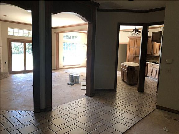 4th image of 13930 Edmond Lake Dr