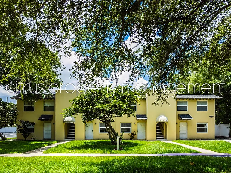 3106 Fairway Ln — Photo 3