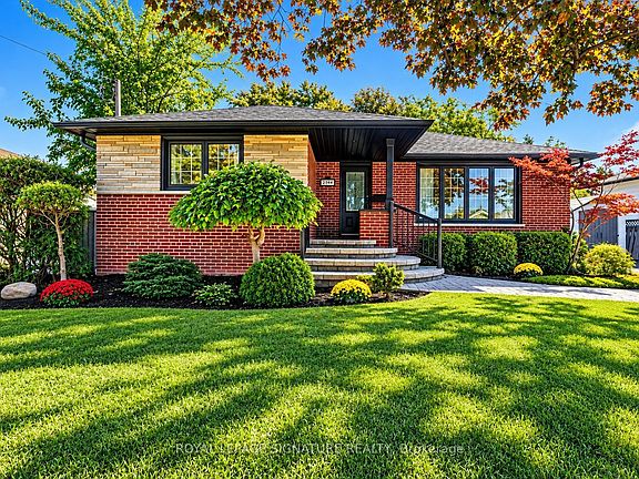 3rd image of 2344 Redfern Rd