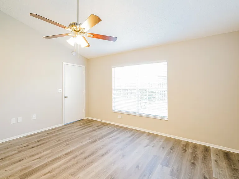 1434 Lakehurst Way — Photo 10