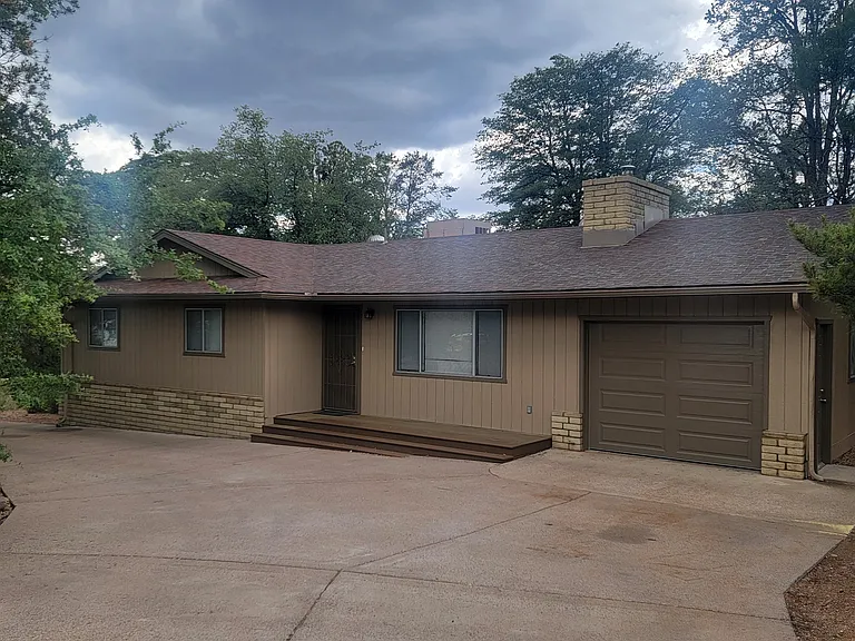 416 E Forest Dr — Photo 1