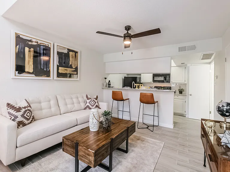 Turtle Pointe Apartments — Photo 1