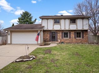 9N984 S Water Rd, Elgin, IL 60124