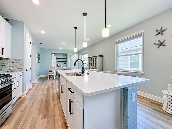 4th image of 32 Arbor Alcove Ln