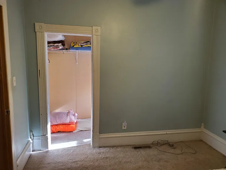 105 Franklin St W — Photo 11