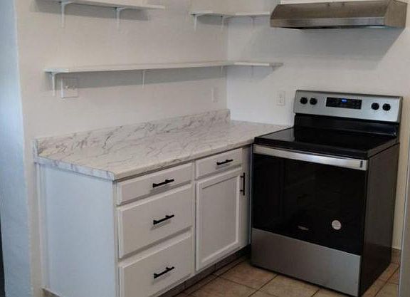 5th image of 3132 N Winstel Blvd