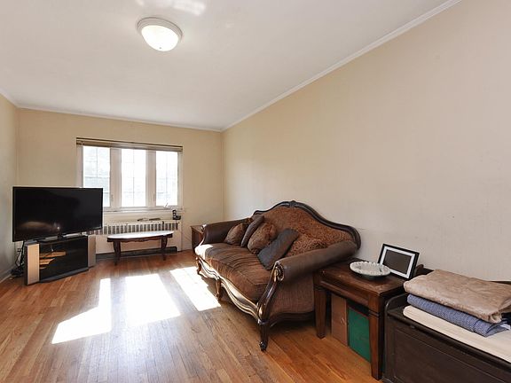 4th image of 46-49 193rd St