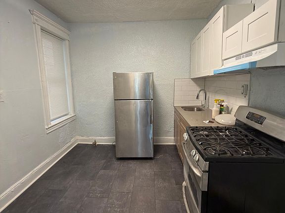 4th image of 152 7th St #4