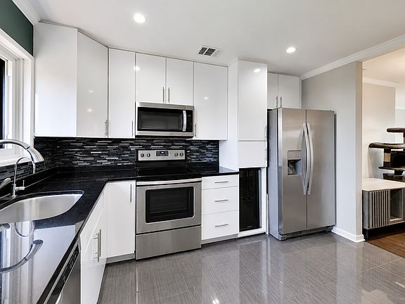 5th image of 600 Cobblestone Cir APT F