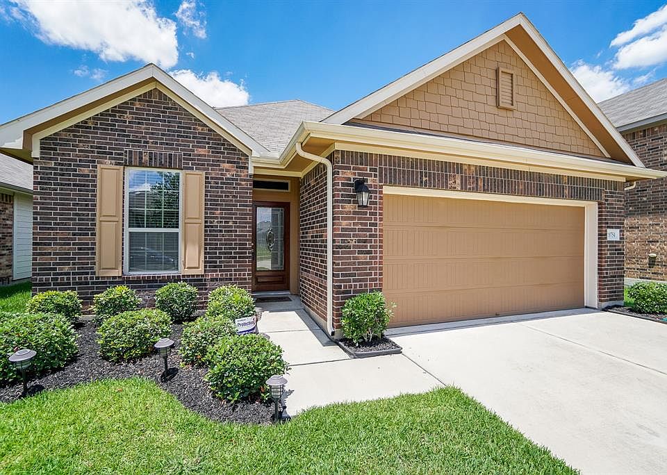 This home shows like a model home and has many popular upgrades. Immaculate with true pride of ownership!