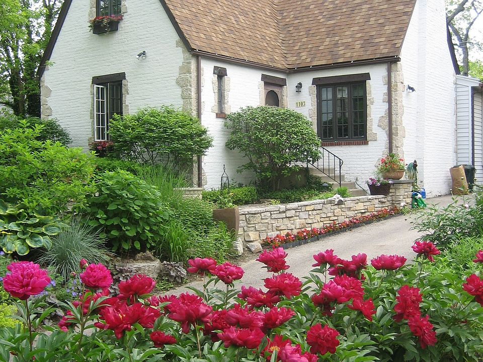 1103 Hillcrest Front
