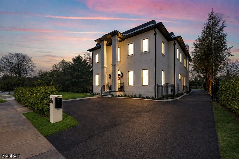 1st image of 472 High St