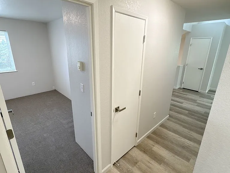 5641-5643-5645-5 N Hills Dr — Photo 16