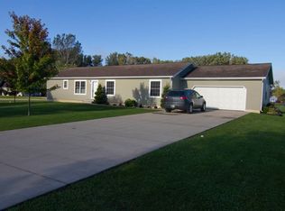 11421 N Nash Dr, Syracuse, IN 46567