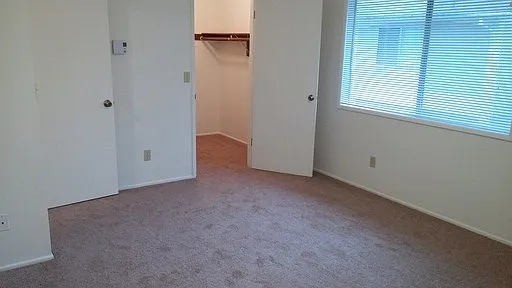 Charwin Court Apartments — Photo 77