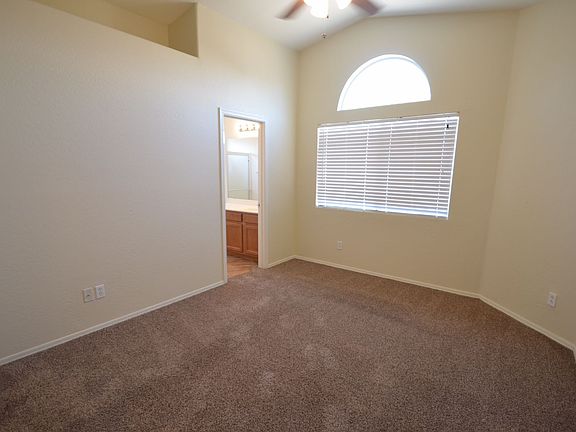 5th image of 4027 E La Salle St
