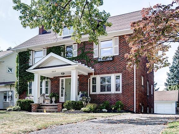 2nd image of 1064 Forest Cliff Dr