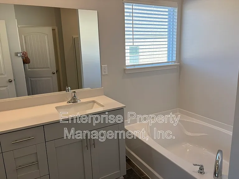 85 Burr Oak Cv — Photo 17