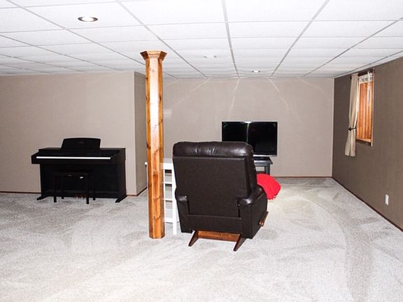 5th image of 6109 Four Seasons Dr