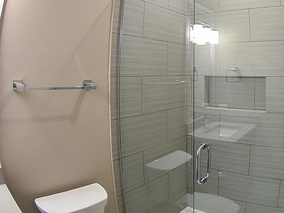 4th image of 878 W Lill Ave APT 1