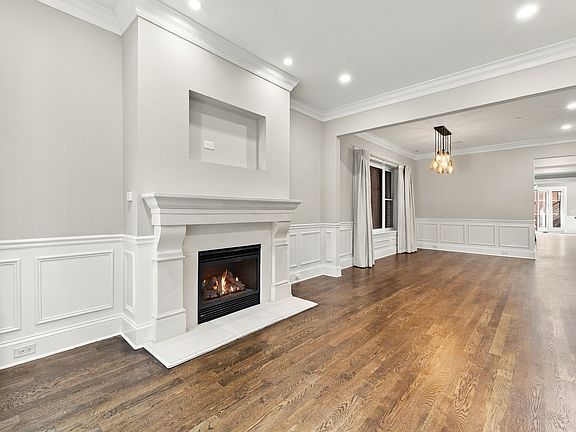 3rd image of 4024 N California Ave