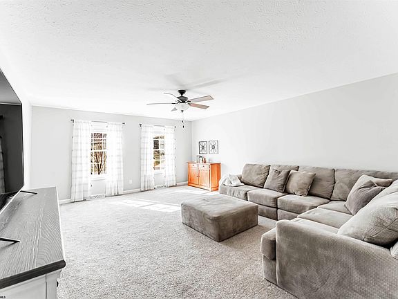 4th image of 5 Regan Ct