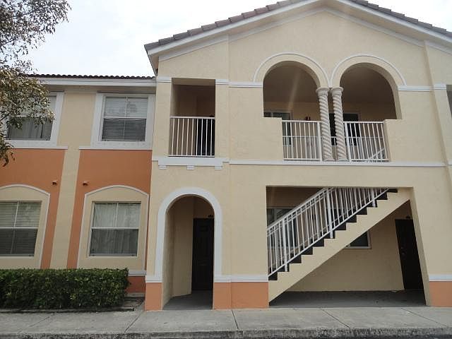 1st image of 2731 SE 17th Ave Unit 205