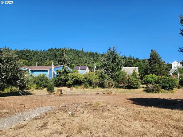 906 Washington St, Port Orford, OR 97465