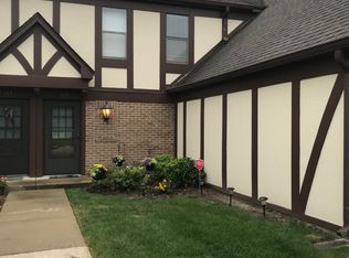 917 Ashbury Ave, Downers Grove, IL 60516